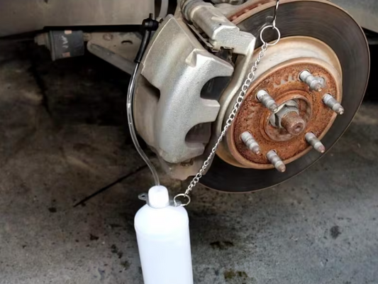 Manual brake bleeder kit for bleeding brakes at home
